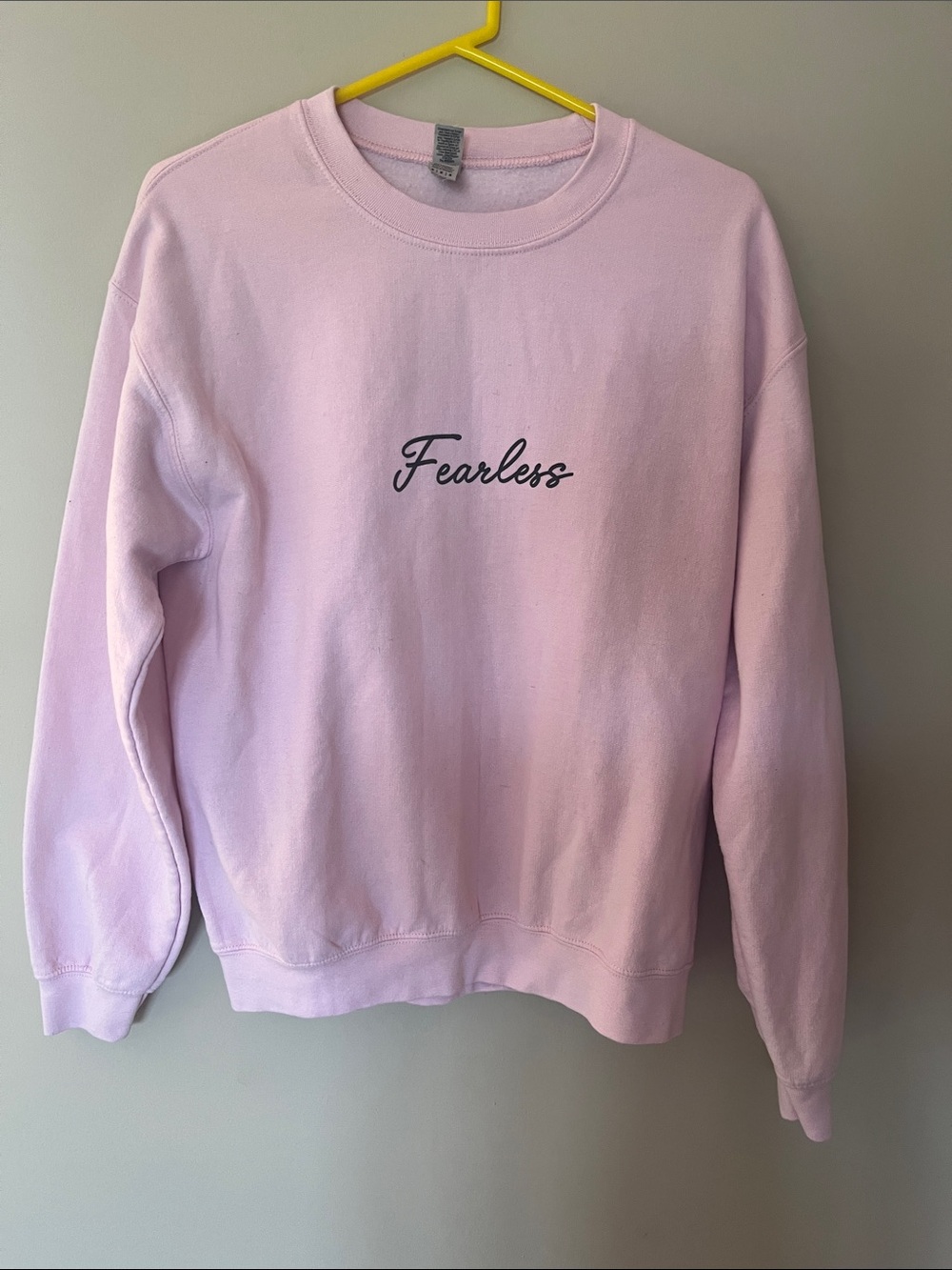 Gildan Light Pink Crewneck Sweatshirt with Script Chest Detail